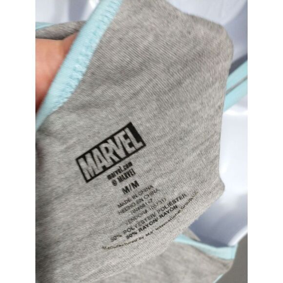 😊 Marvel Captain America tank size medium - Picture 3 of 3